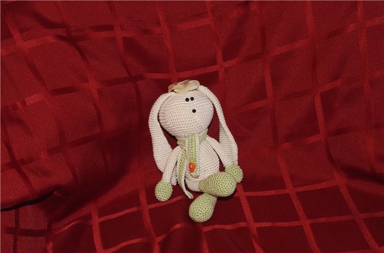 Авторские вязаные зайцы - амигуруми. Игрушки вязанные спицами (фото 3)