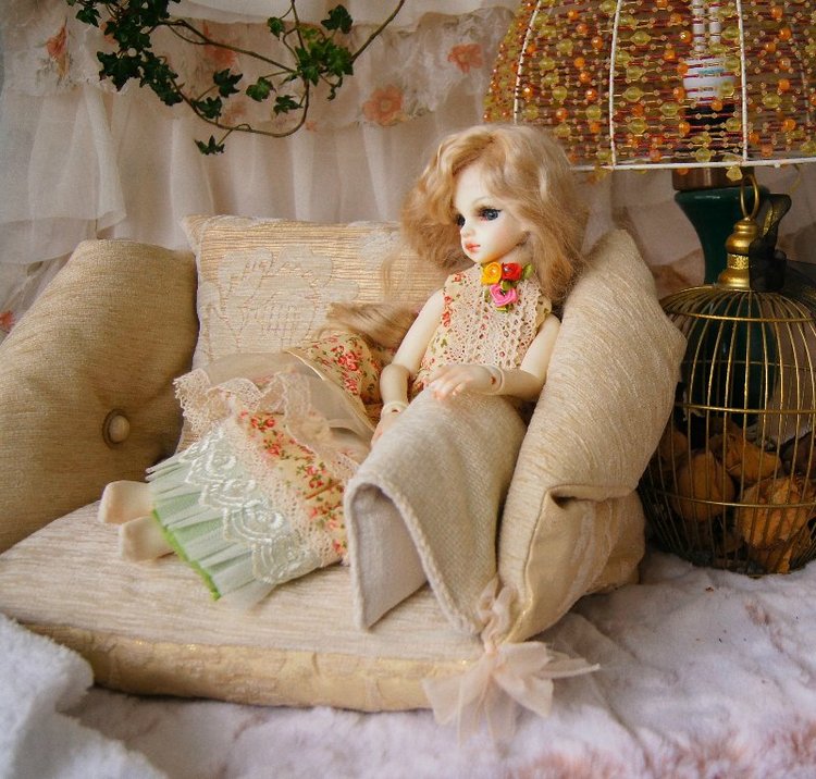 Очень мягкая мебель для кукольного интерьера. Уютная фотосессия с продолжением