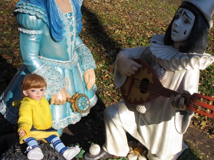 Утренняя прогулка в парке Горького с Соломоном и Анхен, или О сложностях гуляния с собакой и куклой одновременно