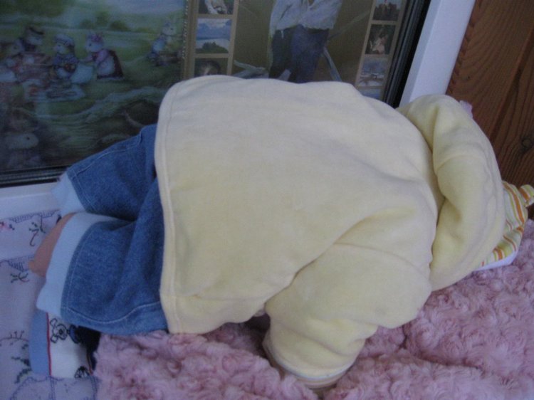 Сборы на прогулку маленькой Евочки