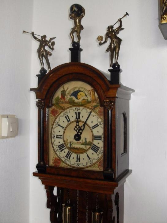 Старинные часы еще идут. Коллекция старинных часов