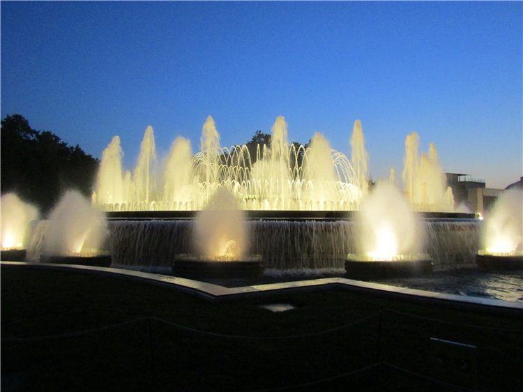 Шоу поющих фонтанов в Барселоне - окунемся с головой