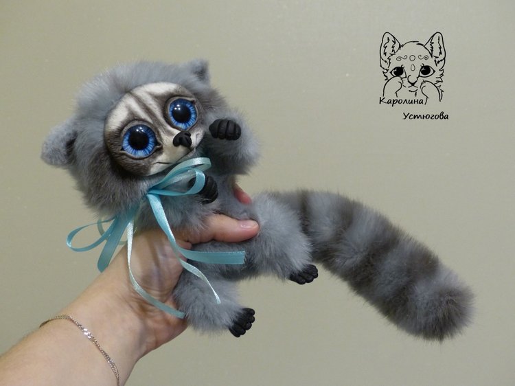 Голубоглазый Енот Кирюша — Игрушки в смешанной технике (мех и глина): Арт