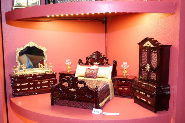 Все на выставку! Кукольные домики и миниатюра