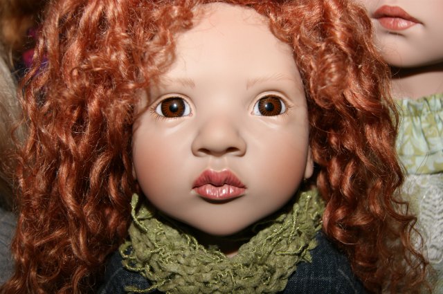 Кто стучится в дверь ко мне с толстой сумкой на ремне