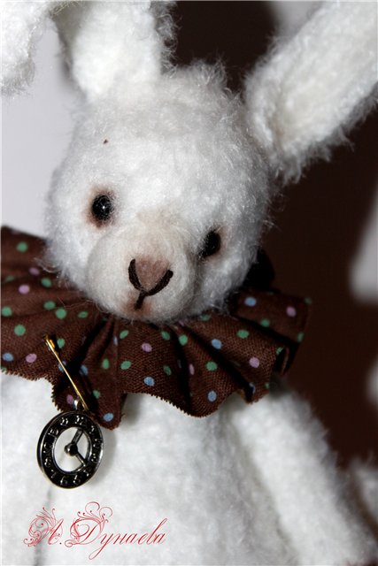 Братец Кролик - игрушка вязанная крючком (фото 2)