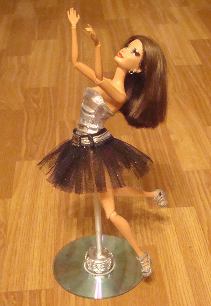 Мастер-класс - подставка для кукол формата Барби своими руками | Бэйбики Мастер-класс - подставка для кукол формата Барби своими руками