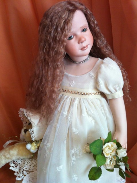 … была в том милом возрасте, когда девочка уже не ребенок, а ребенок еще не девушка. Лилу (Lilou) от автора Рут Треффайзен