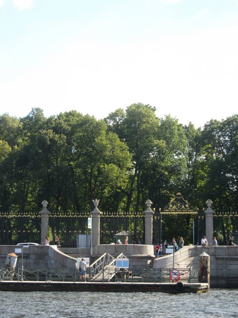 Приглашаем на водную экскурсию по Петербургу