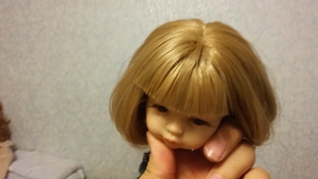 Прическа с челкой на средние волосы для кукол