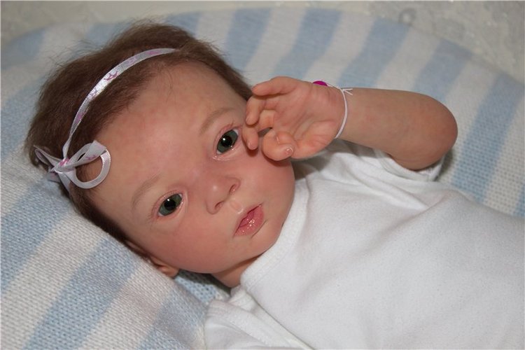 Маленькая пуговка Аделиночка (фото 4)