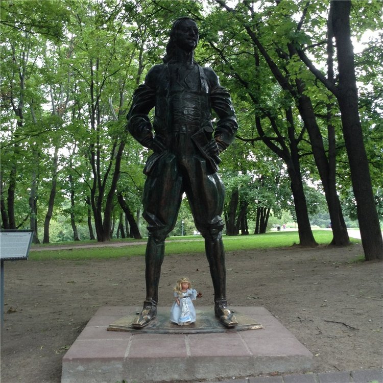 "Есть на Москве места такие"