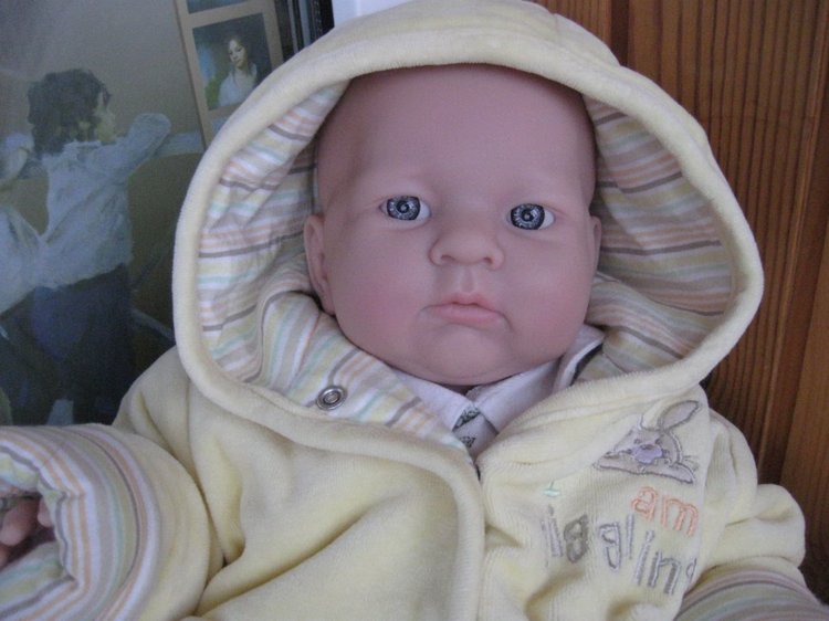 Сборы на прогулку маленькой Евочки