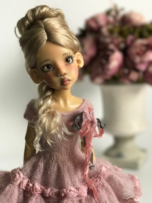 Блондинки в розовом. Kaye Wiggs