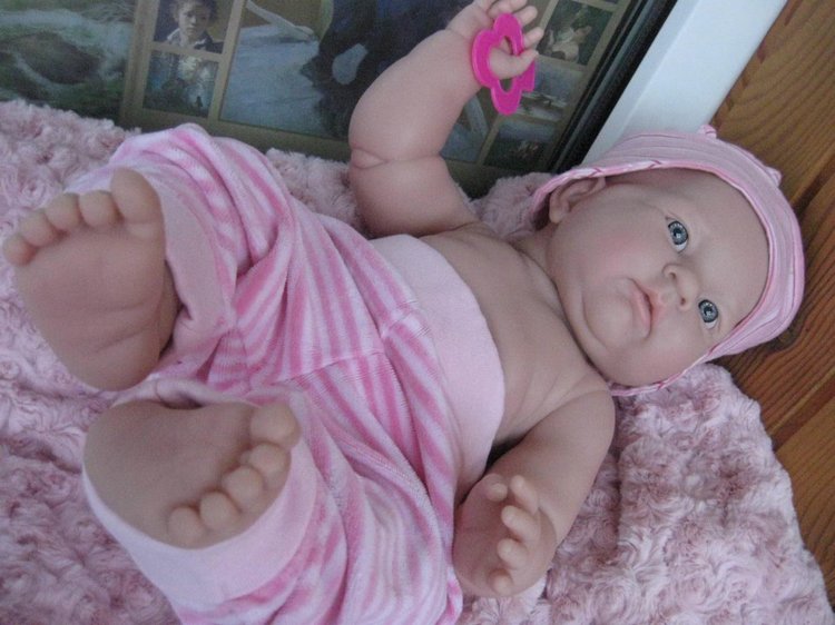 Маленькая Евочка любит наряжаться (фото 10)