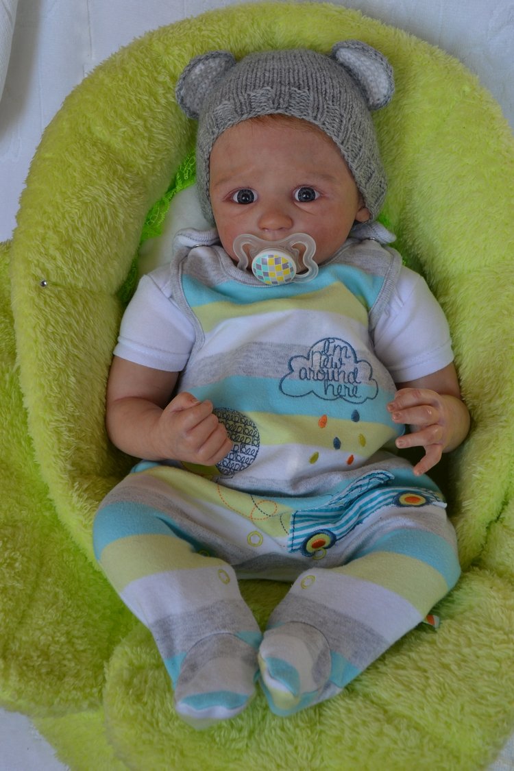 Малыш Moira с больным пальчиком