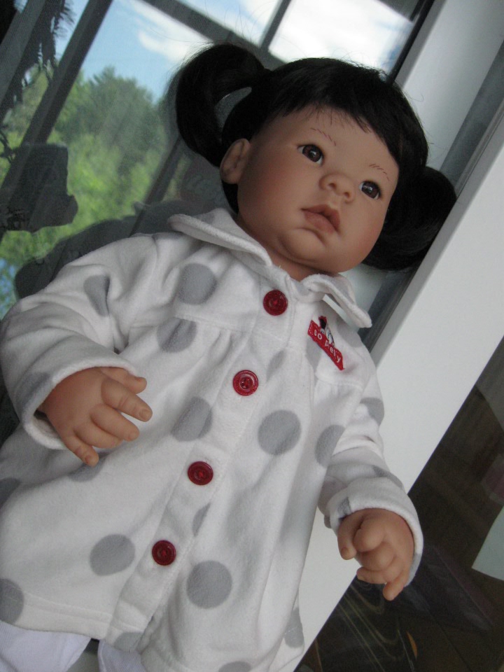 Азиаточка Миддлетончик и её любимые игрушки