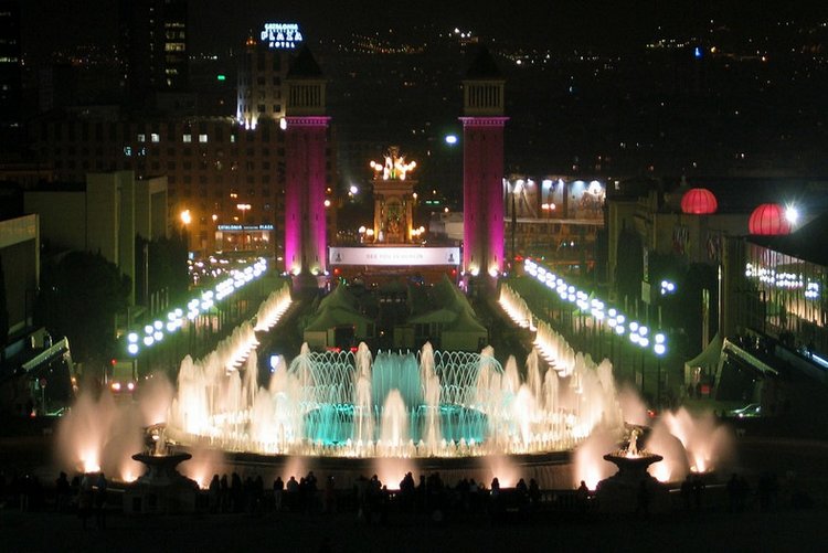 Магический фонтан Монжуика — поющая достопримечательность Барселоны