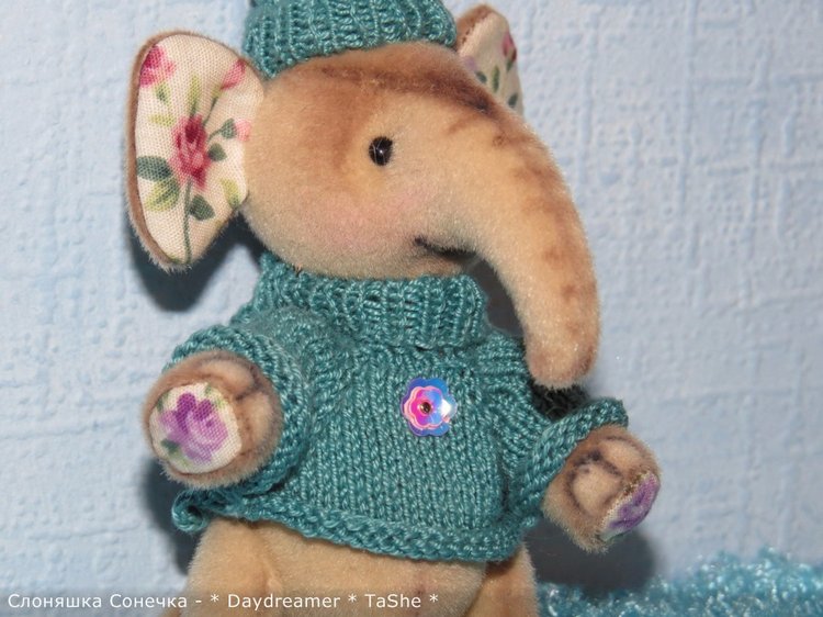 И теперь уже второй слоненок... и снова девочка