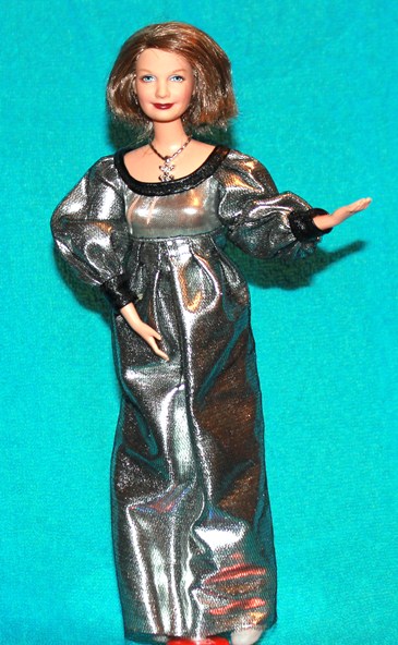 Серебро и черное - мода в нашем куклодоме