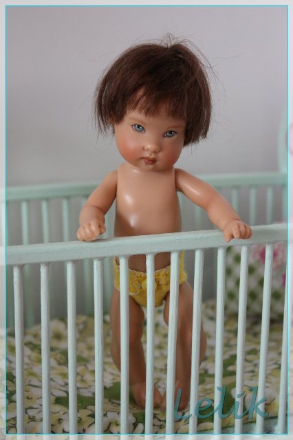 Кроватка для малышки, в масштабе 1:6 | Бэйбики Кроватка для малышки, в масштабе 1:6