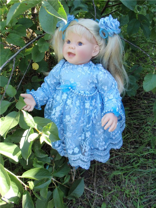 Растет в поле ягодка-малинка, а у нас живет Полинка))) Переодеваемся снова)))