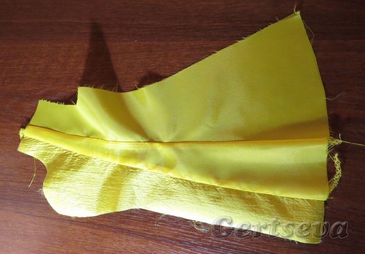 Мастер класс по пошиву плащика для куклы, выкройка (фото 7)