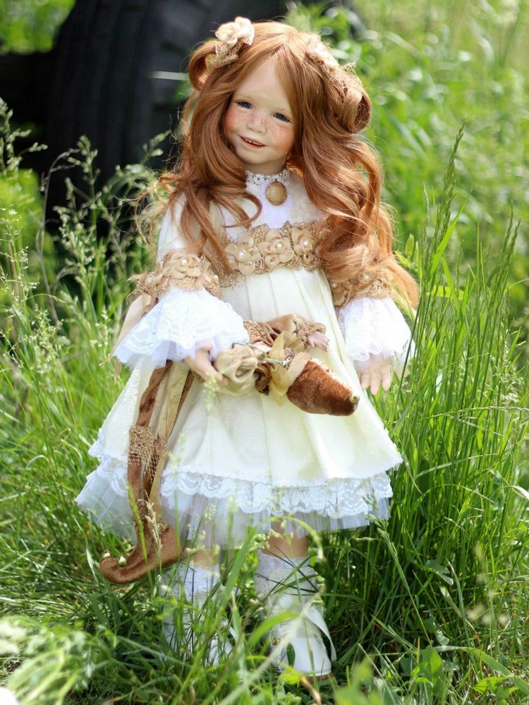 Улыбнется девочка, подмигнет слегка ... кудри ярко-рыжие ручкой теребя