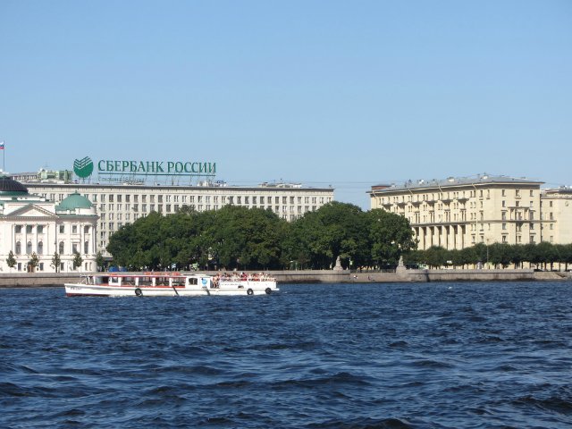 Приглашаем на водную экскурсию по Петербургу