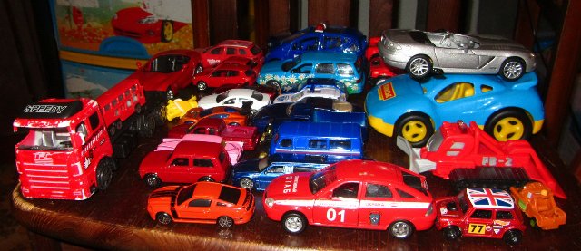 Детский сад, ясельная группа или мама мальчика играет в куклы