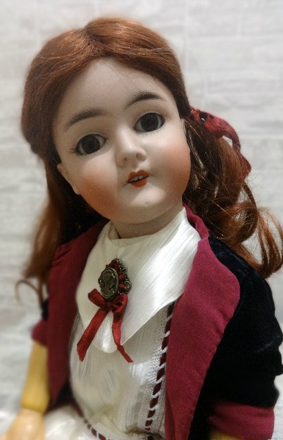 Задумчивая, скромная, тихая и строгая. Armand Marseille