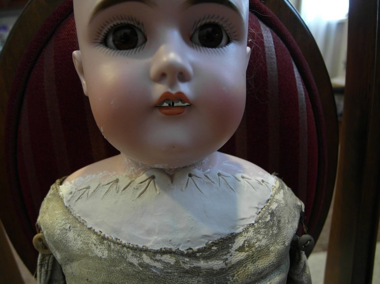 Ремонт "с фантазией" антикварной куклы (фото 3)