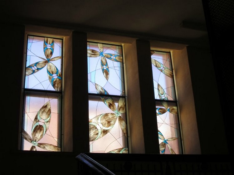 Всё я делаю с Хеленой...и диплом получаю тоже :)