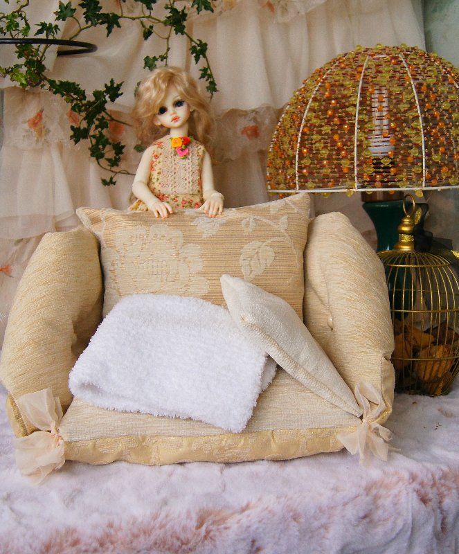 Очень мягкая мебель для кукольного интерьера. Уютная фотосессия с продолжением