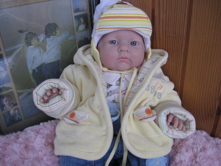 Сборы на прогулку маленькой Евочки (фото 8)