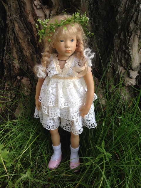 Сири в сосновом лесу. Siri mini club A. Himstedt