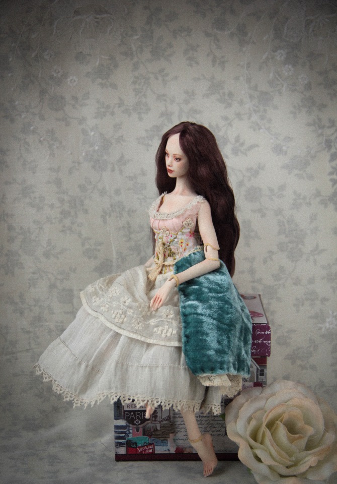 Бэлль. Фарфорова шарнирная красавица