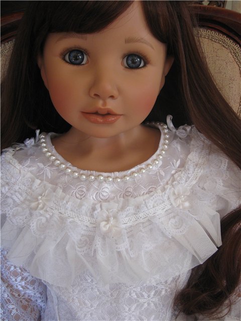 Комиссионка + ненужная занавеска + 5 метров кружева. Нарядное платье для куклы