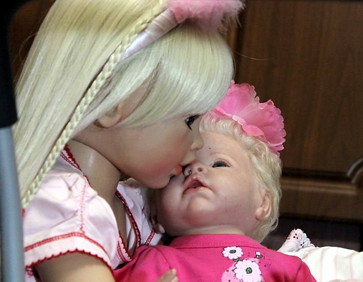 Сестрички - кукла реборн Криста и куколка Susan Lippl (фото 9)