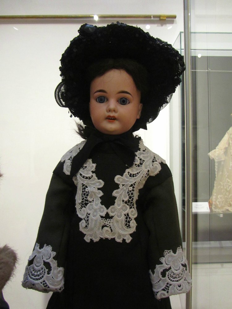 «Мода по-взрослому. Истории из кукольного гардероба» - выставка в Музее-заповеднике «Царицыно» - продолжение - 6-ой зал.