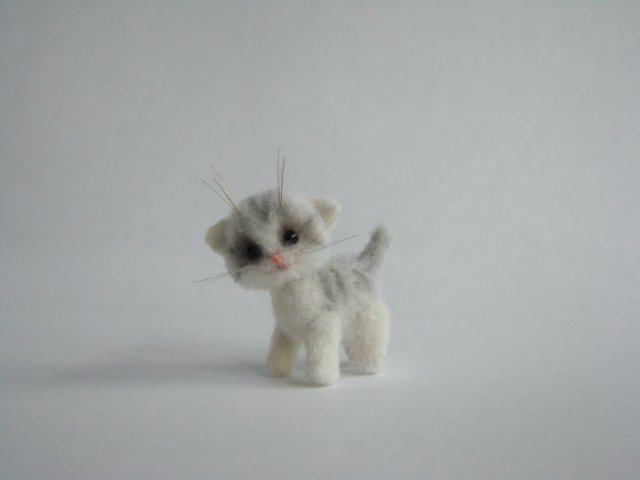 Котёнок Пушинка. Авторская игрушка валянием из шерсти Ольги Чернухо (фото 2)