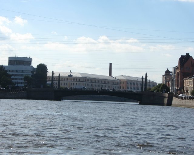 Приглашаем на водную экскурсию по Петербургу