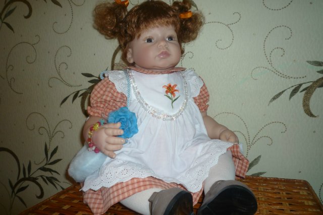 Девочка из цветочной коллекции Золотая лилия Lee Middleton (фото 5)