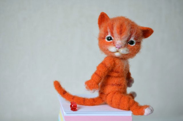 Шерстяная "шарнирка" - кот Морис. Игрушка валянием своими руками