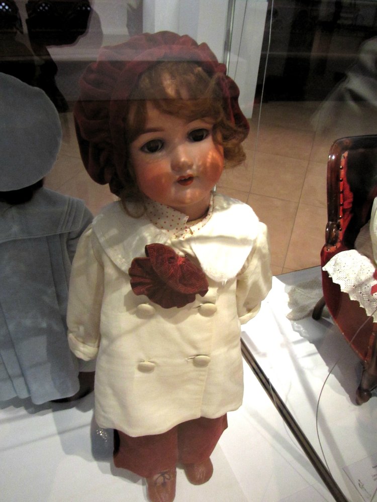 «Мода по-взрослому. Истории из кукольного гардероба» - выставка в Музее-заповеднике «Царицыно» - продолжение - 4-ый зал.