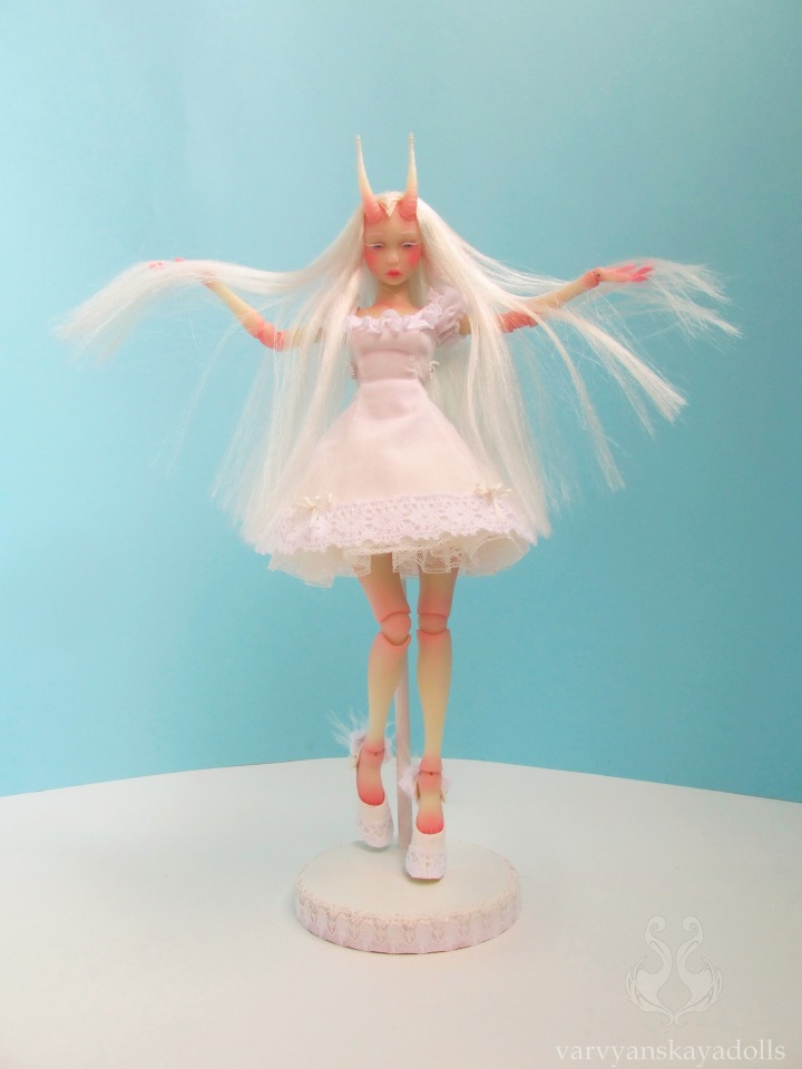 Дева по имени Неонилла. Авторская шарнирная кукла (фото 6)