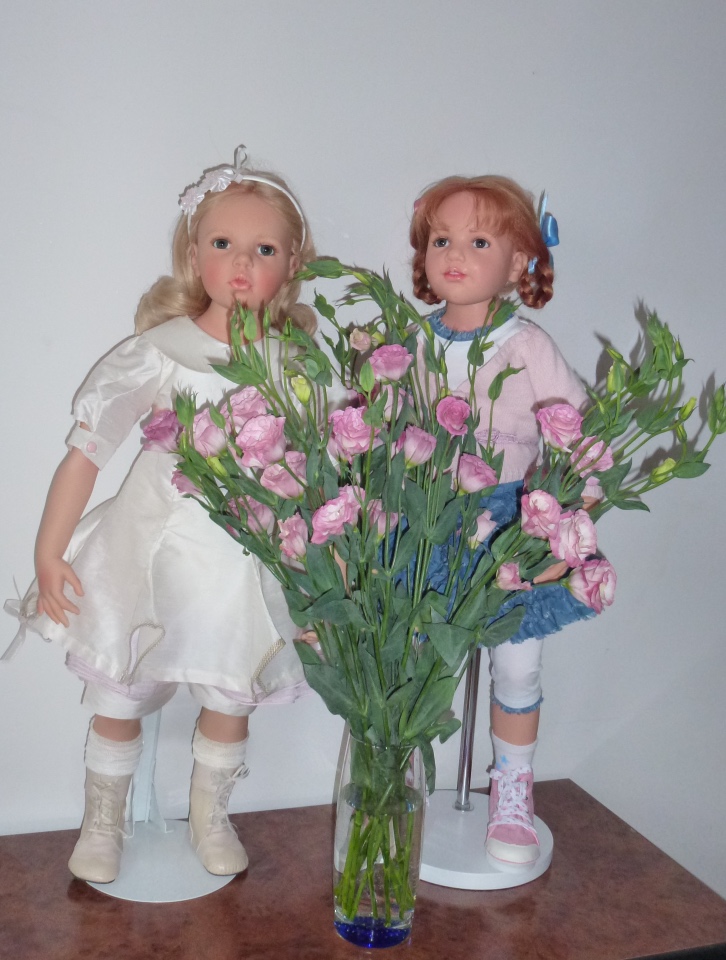 Живые цветы и куклы! С наступающим праздником (фото 3)