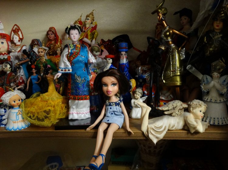 Новенькие жители. Куклы Bratz