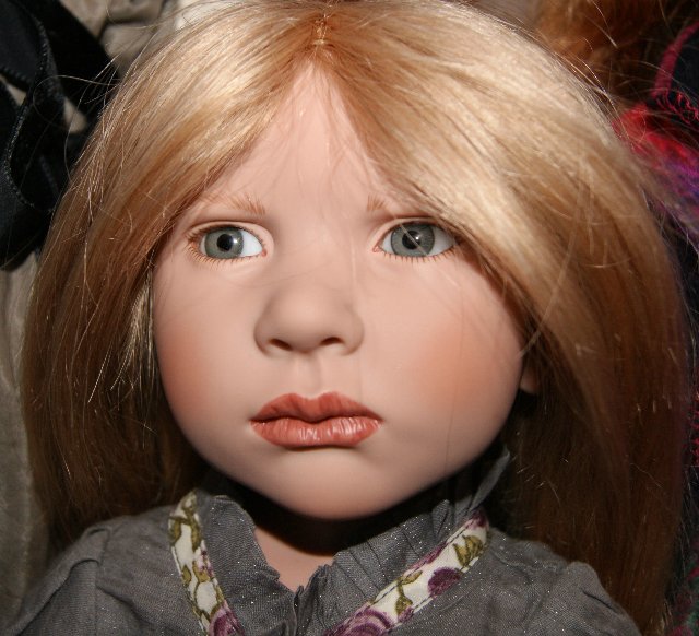 Кто стучится в дверь ко мне с толстой сумкой на ремне