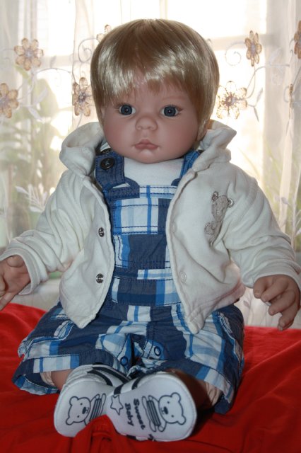 Девочка? Мальчик? Кукла Lee Middleton